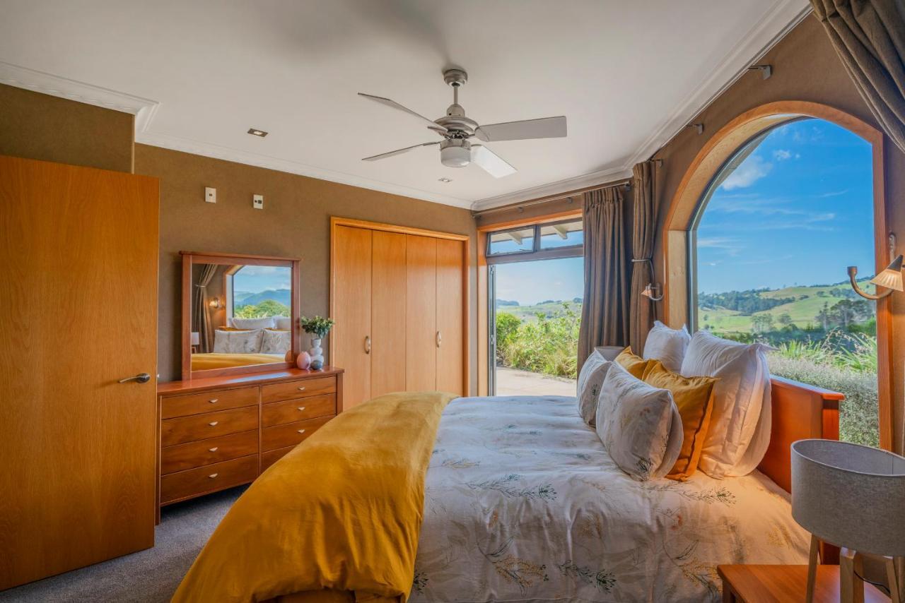 Апартаменты Luxury Country Retreat Cooks Beach Экстерьер фото